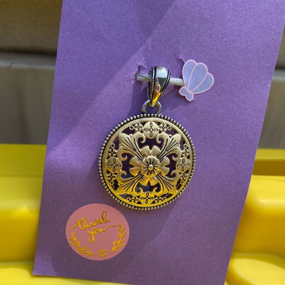 LIA SOPHIA Jaquard Pendant 🟡🟤 - Picture 13 of 14